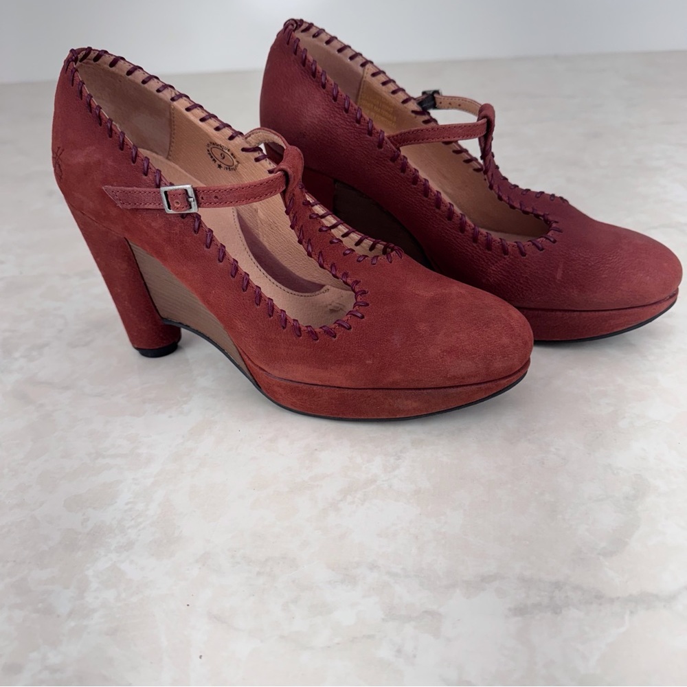 John Fluevog Gertrude Burnt Orange Suede T Strap Heels 9